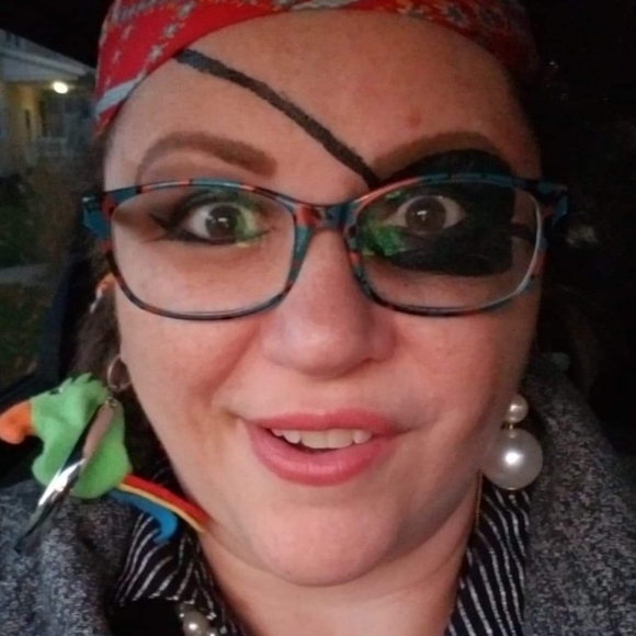 Meet your Posher, Hillary - Picture 3 of 4